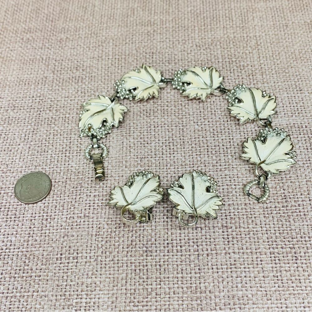 VTG Sarah Coventry White Enamel Silver Leaf Bracelet and‎ Earrings Set